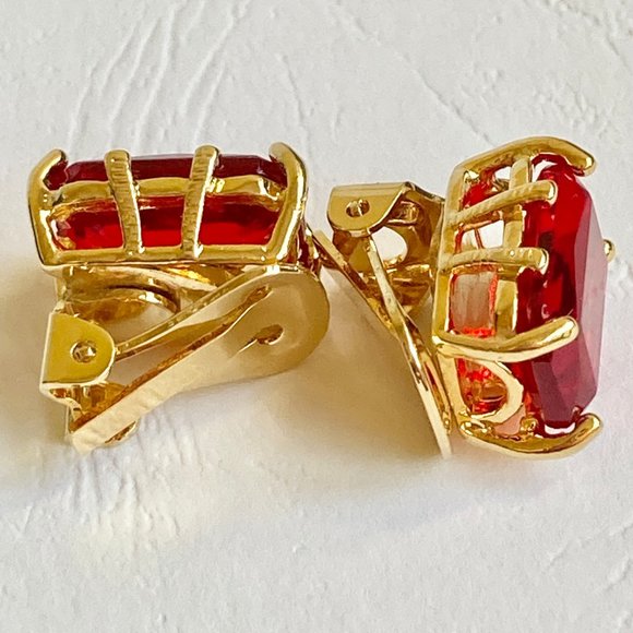 Vintage Red Glass Jewel Cut Gold Plated Clip On Earrings 1970s Made in USA New - Picture 3 of 12